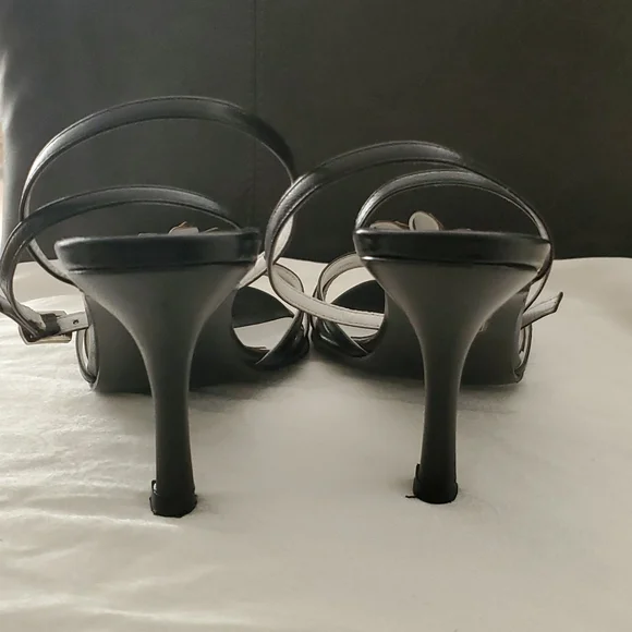 Via Spiga Floral Black and White sandal - Picture 3 of 5